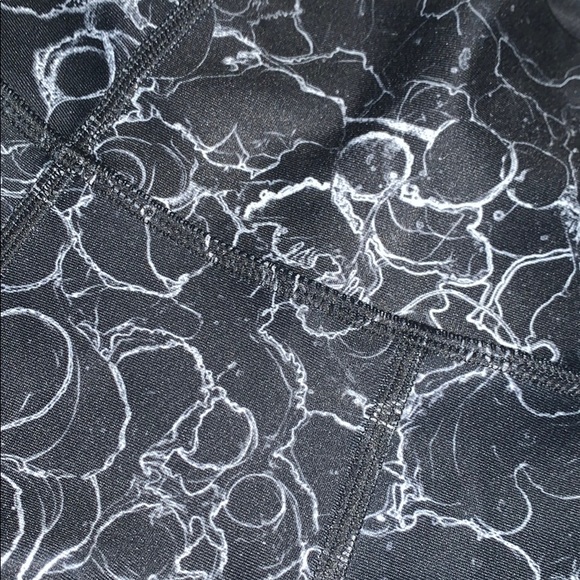 Under Armor compression Capri😍 - Picture 4 of 7